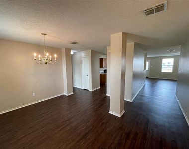 2912 Crimson Clover Drive - Photo Thumbnail 7