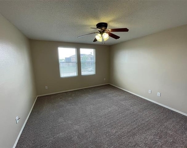 2912 Crimson Clover Drive - Photo Thumbnail 16