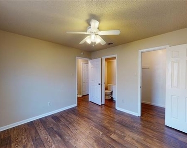 218 Renfro Street - Photo Thumbnail 13