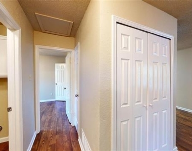 218 Renfro Street - Photo Thumbnail 12