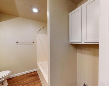 218 Renfro Street - Photo Thumbnail 11