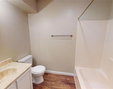 218 Renfro Street - Photo Thumbnail 10