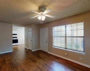 218 Renfro Street - Photo Thumbnail 2