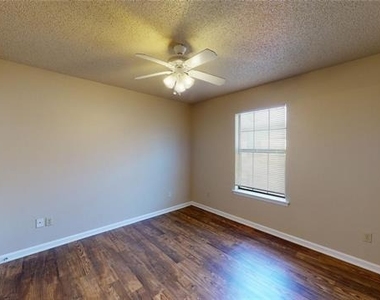218 Renfro Street - Photo Thumbnail 9