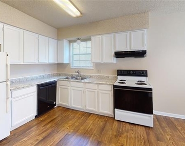 218 Renfro Street - Photo Thumbnail 7