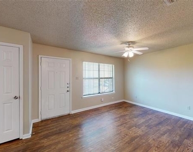 218 Renfro Street - Photo Thumbnail 4