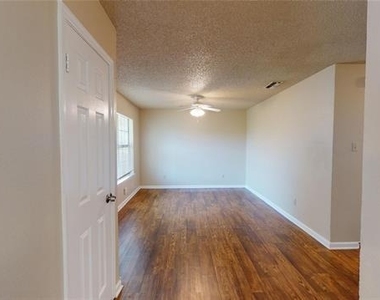 218 Renfro Street - Photo Thumbnail 3