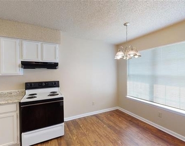218 Renfro Street - Photo Thumbnail 8
