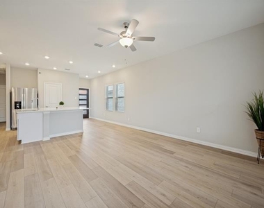 715 Dotty Drive - Photo Thumbnail 3