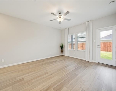 715 Dotty Drive - Photo Thumbnail 5