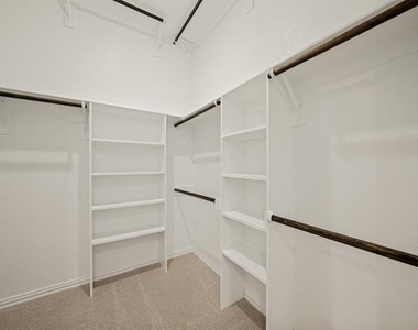 715 Dotty Drive - Photo Thumbnail 18