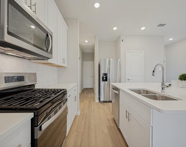 715 Dotty Drive - Photo Thumbnail 11