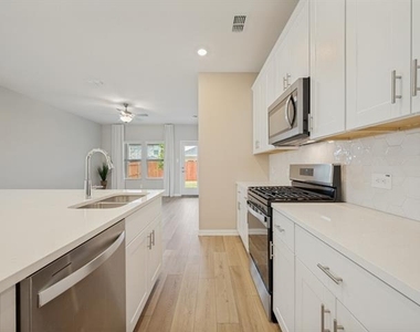 715 Dotty Drive - Photo Thumbnail 12