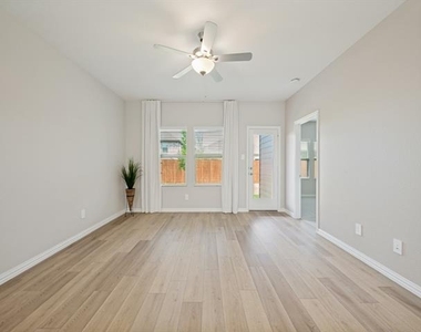715 Dotty Drive - Photo Thumbnail 4