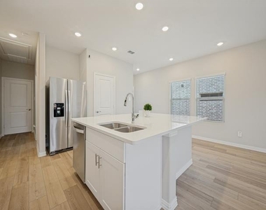 715 Dotty Drive - Photo Thumbnail 9