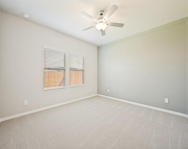 715 Dotty Drive - Photo Thumbnail 16