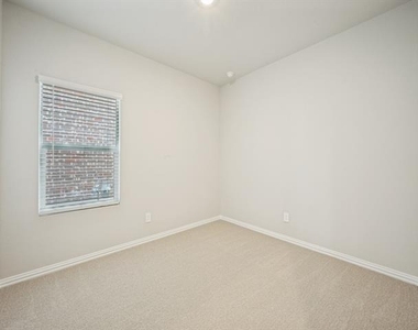 715 Dotty Drive - Photo Thumbnail 15