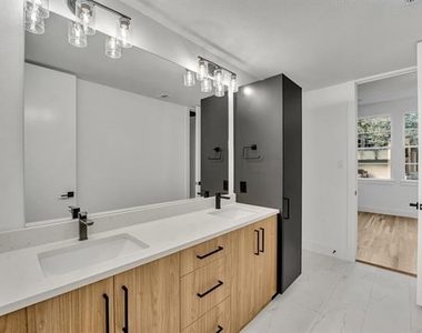 1512 Villars Street - Photo Thumbnail 32