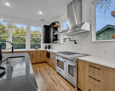 1512 Villars Street - Photo Thumbnail 8