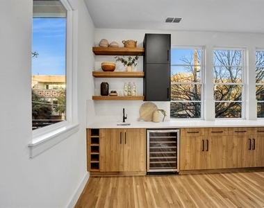 1512 Villars Street - Photo Thumbnail 6