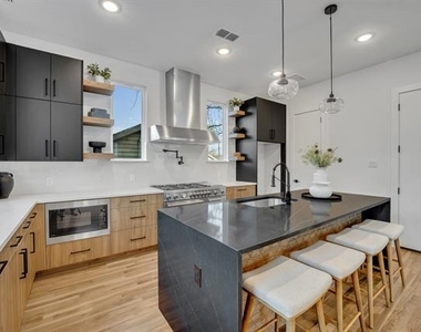1512 Villars Street - Photo Thumbnail 10