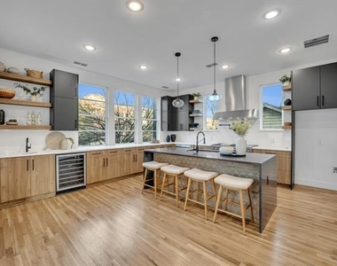 1512 Villars Street - Photo Thumbnail 5
