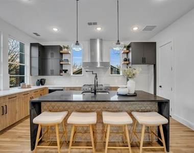 1512 Villars Street - Photo Thumbnail 4