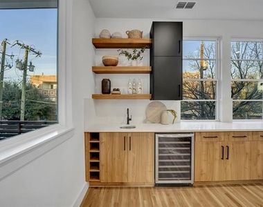 1512 Villars Street - Photo Thumbnail 7
