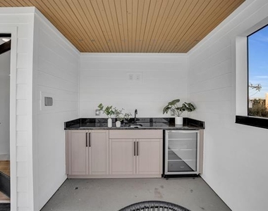 1512 Villars Street - Photo Thumbnail 12