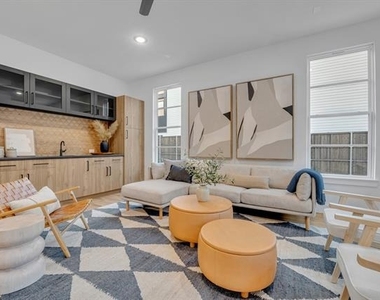 1512 Villars Street - Photo Thumbnail 34
