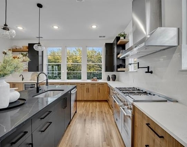 1512 Villars Street - Photo Thumbnail 9