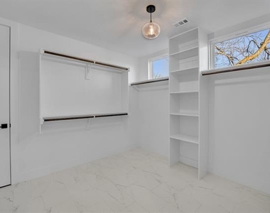 1512 Villars Street - Photo Thumbnail 30