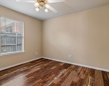 5001 Lake Crest Drive - Photo Thumbnail 12