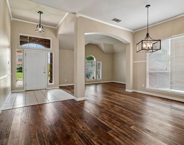 5001 Lake Crest Drive - Photo Thumbnail 1