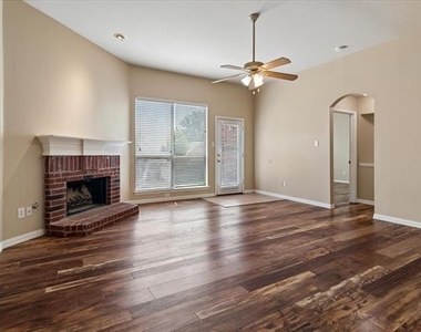 5001 Lake Crest Drive - Photo Thumbnail 5