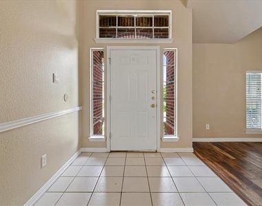 5001 Lake Crest Drive - Photo Thumbnail 2