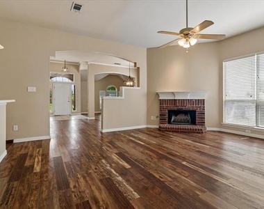5001 Lake Crest Drive - Photo Thumbnail 4