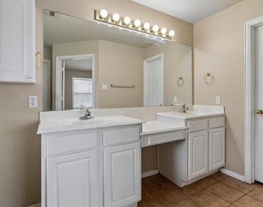 5001 Lake Crest Drive - Photo Thumbnail 11