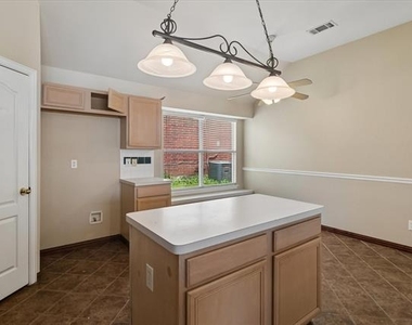 5001 Lake Crest Drive - Photo Thumbnail 8