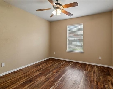 5001 Lake Crest Drive - Photo Thumbnail 13