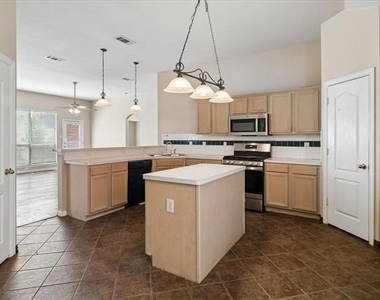 5001 Lake Crest Drive - Photo Thumbnail 7