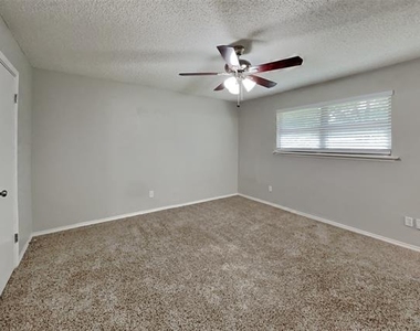 6100 Springwood Drive - Photo Thumbnail 5