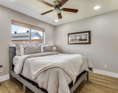 926 Hillside Lane - Photo Thumbnail 6