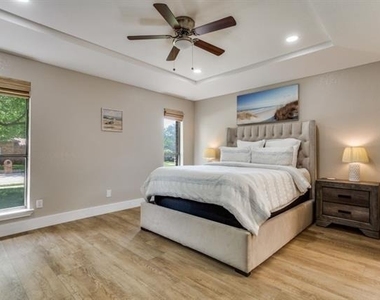 926 Hillside Lane - Photo Thumbnail 4