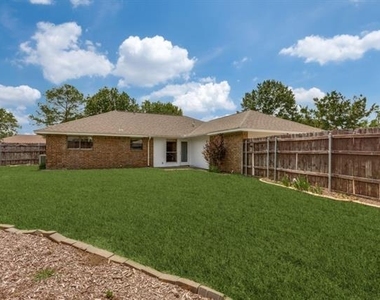926 Hillside Lane - Photo Thumbnail 10