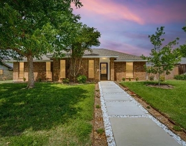 926 Hillside Lane - Photo Thumbnail 9