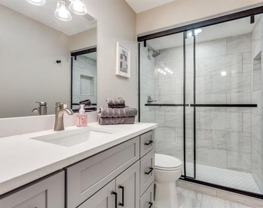 926 Hillside Lane - Photo Thumbnail 8