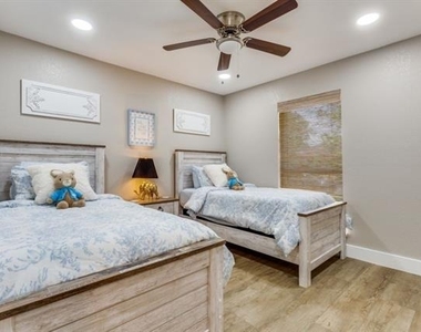 926 Hillside Lane - Photo Thumbnail 7