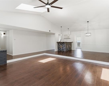 2816 Chelsea Lane - Photo Thumbnail 6
