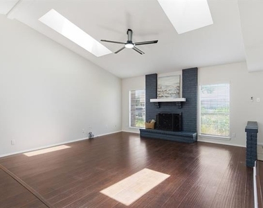 2816 Chelsea Lane - Photo Thumbnail 4